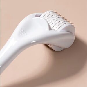 Roselyn Boutique Derma Roller – New in Box – 540 Titanium Microneedles Tool